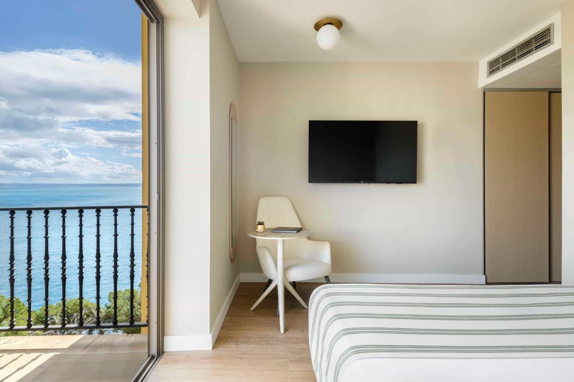 Habitación Doble Superior con vistas parciales al mar